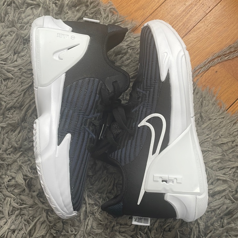 🆕 Nike Sneakers